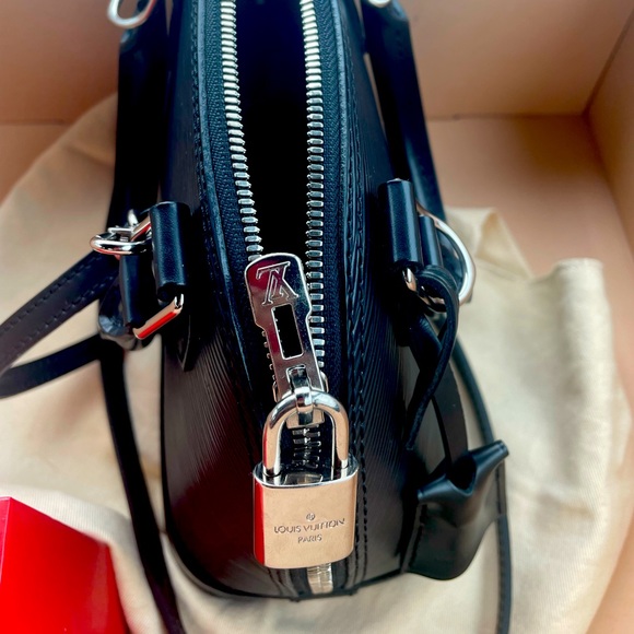 Louis Vuitton Handbags - Louis Vuitton Alma bag